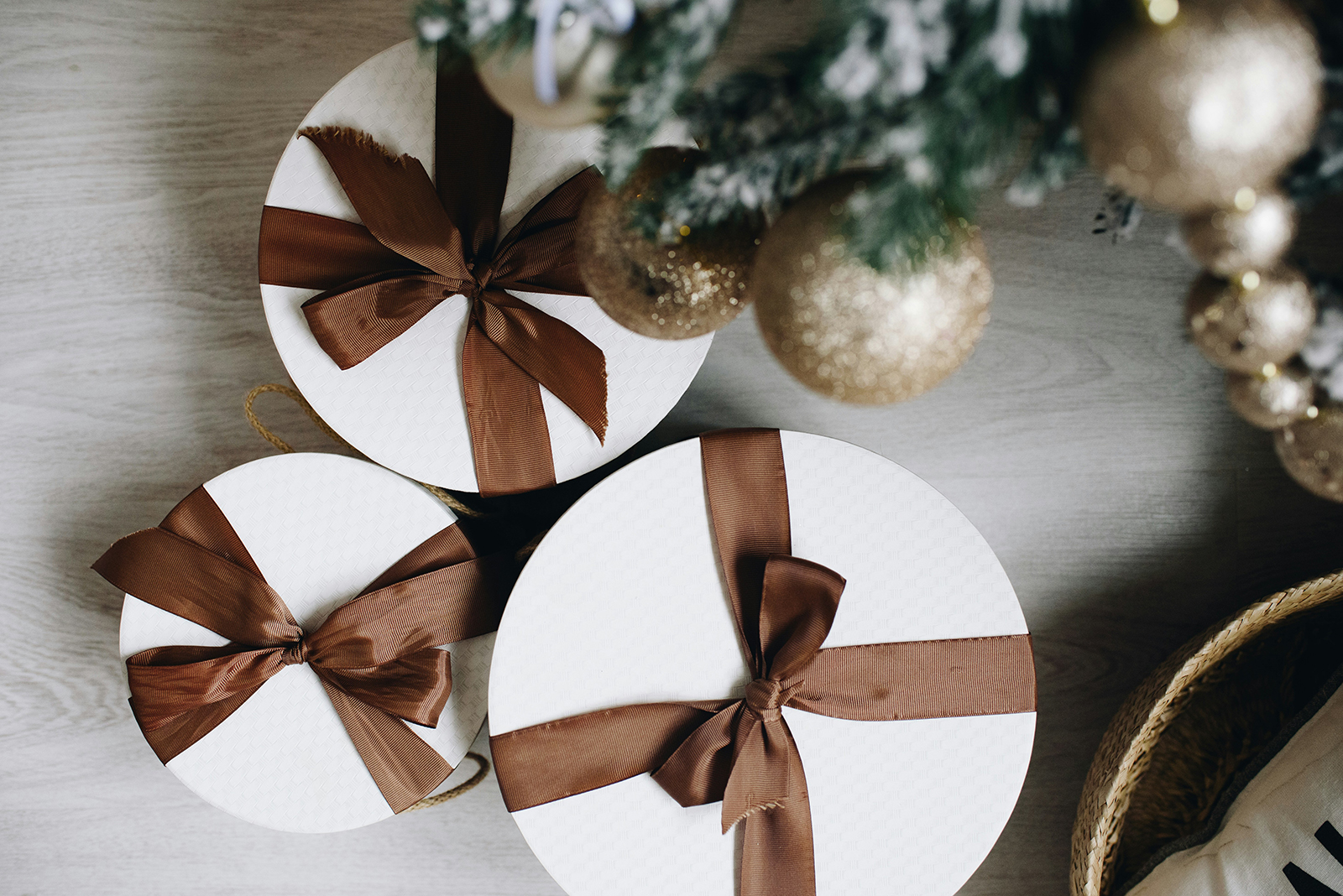 Cadeaudozen met bruine linten